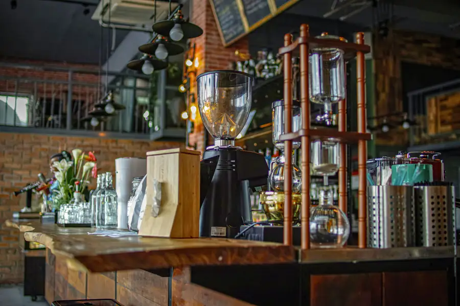 Bar equipment with various beverage machines