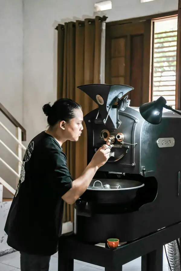 Barista training with coffee machine