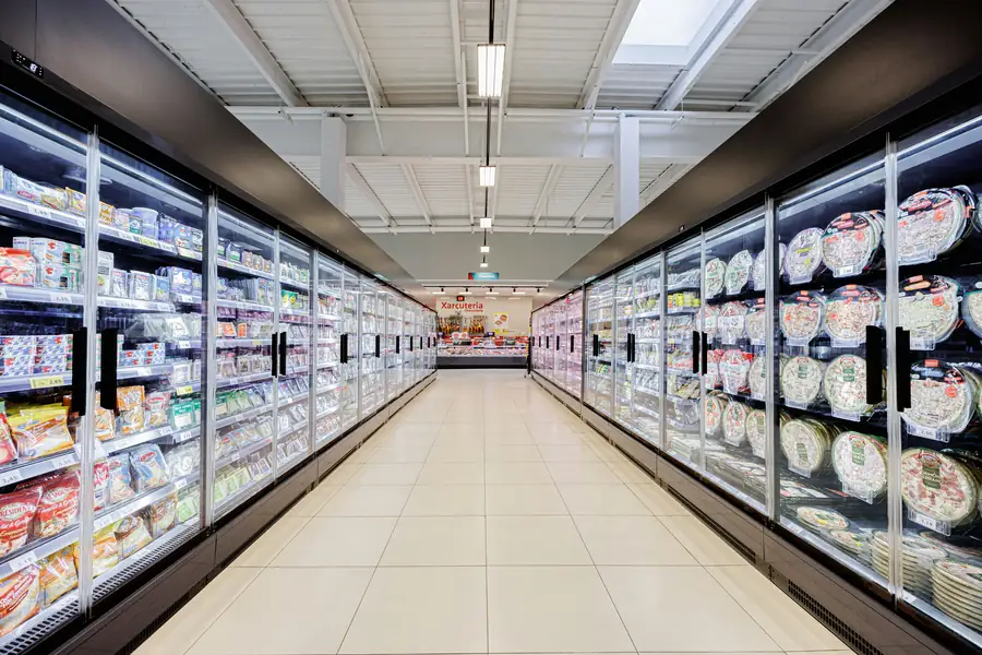 Energy-efficient display refrigerator in a modern store