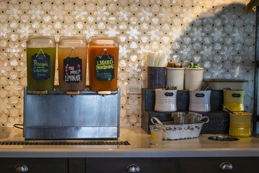 Modern bar equipment including automatic beverage dispensers
