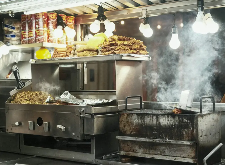 Illustration of energy-efficient commercial fryer with oil management system