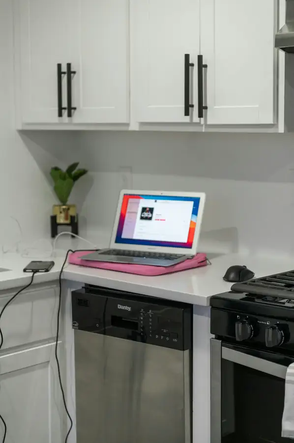 Smart kitchen with connected appliances and technologies