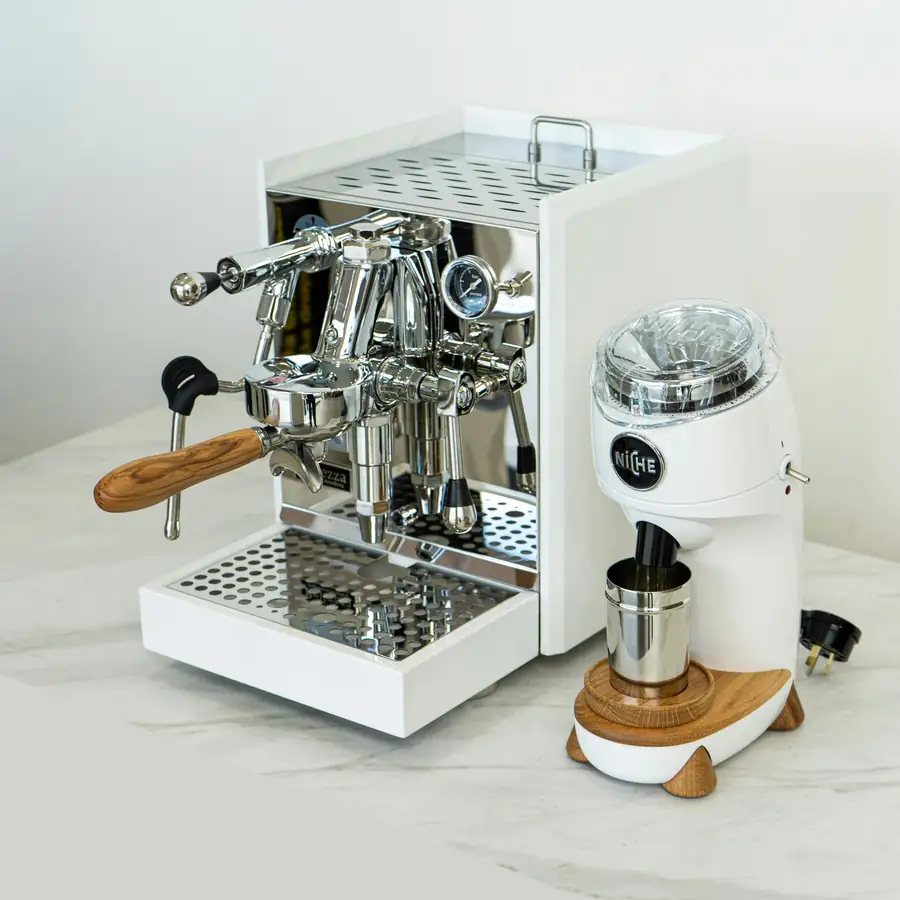 Automatic and manual coffee machines comparison