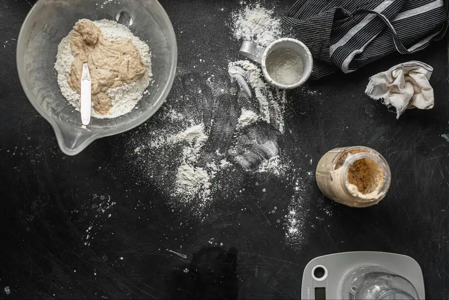 Measuring and mixing tools for accurate restaurant kitchen prep