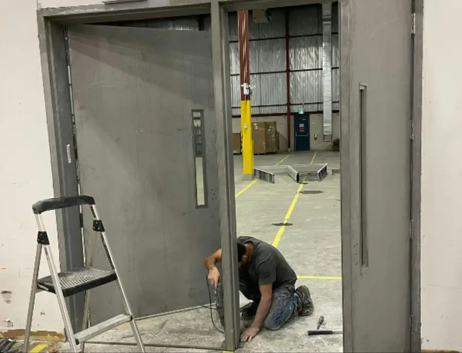 Prefabricated versus custom-built walk-in refrigerator options for restaurants