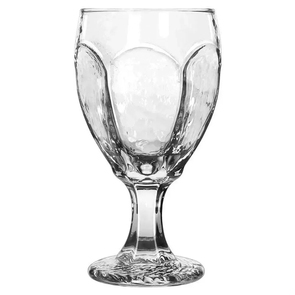 Chivalry goblet from Libbey with a sturdy build and customizable finish, great for serving water or wine at restaurants, events, or banquets.