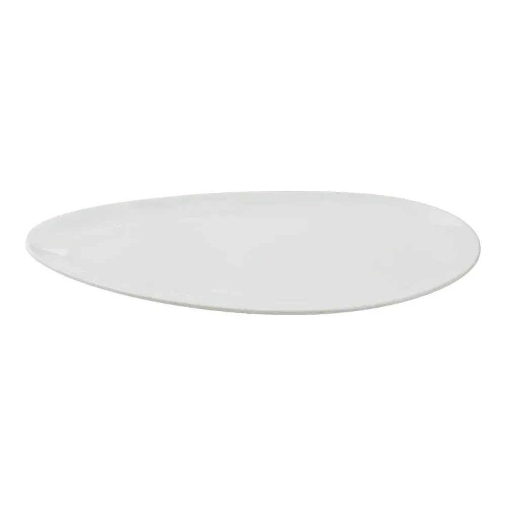 Yanco China elegant white leaf plate with smooth edges, perfect for serving starters or desserts in refined and stylish dining settings.