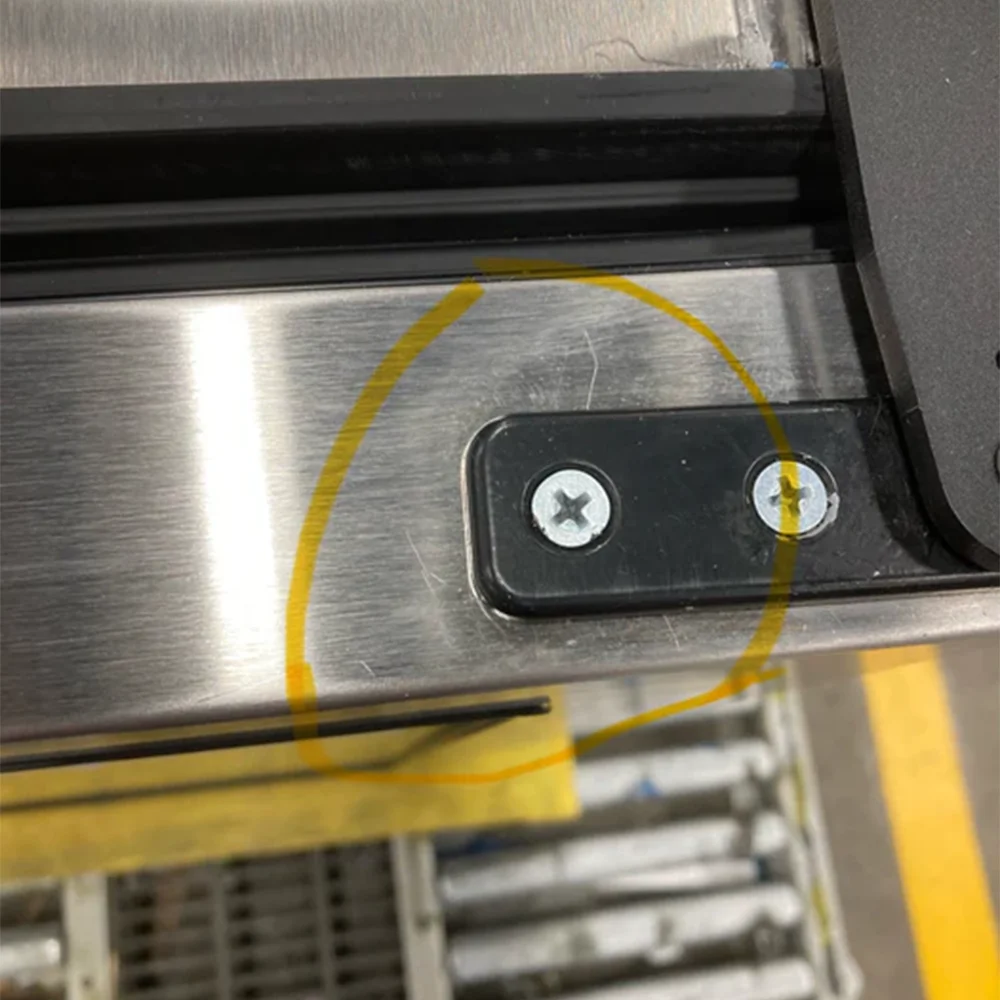 Used True GDM-07-S-HC~FGD01 24 1/8" Refrigerated Glass Door Countertop Merchandiser, Stainless Steel, 3-Year Limited Warranty