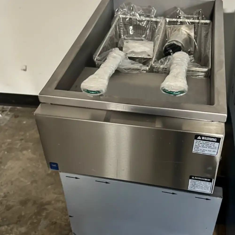 Used  40 lbs Commercial Gas Fryer, Liquid Propane, 105,000 BTU, 1 Year Warranty