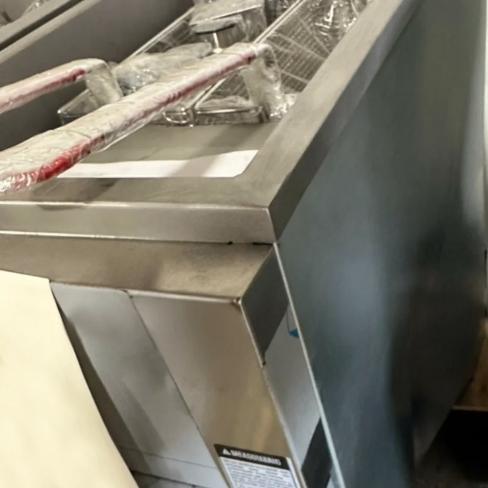 Used  40 lbs Commercial Gas Fryer, Liquid Propane, 105,000 BTU, 1 Year Warranty