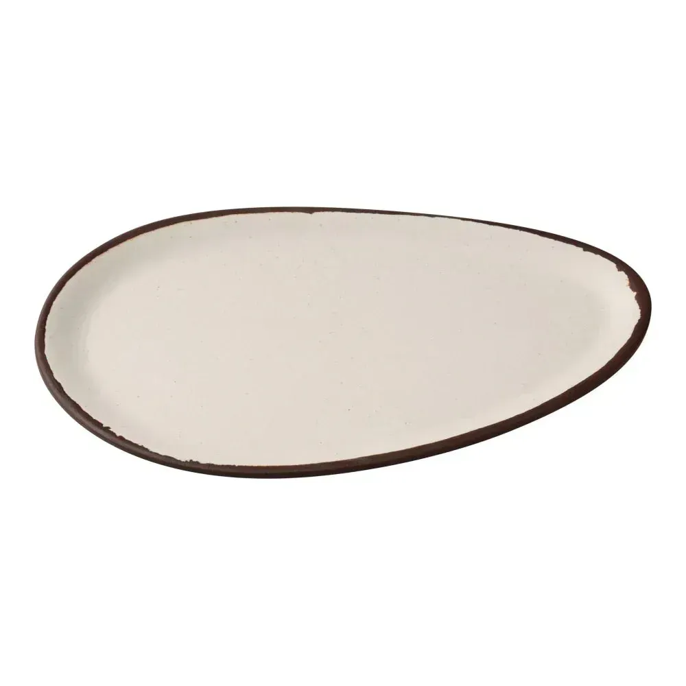 Yanco China white melamine oval plate with smooth finish, ideal for serving main courses or side dishes in home and commercial dining setups.