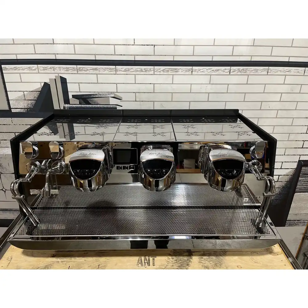 Used Nuova Simonelli Eagle One 3GR Commercial Espresso Machine - 220V, Black With Easy Cream