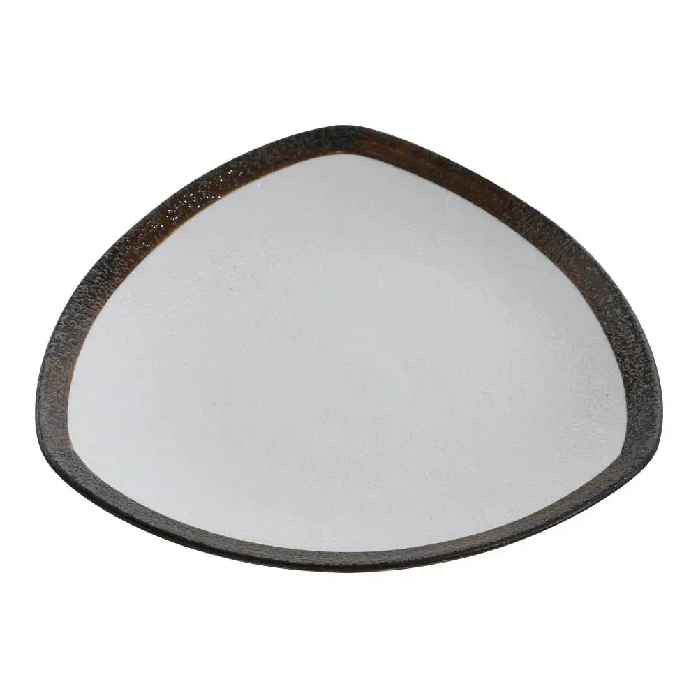 Yanco two-tone triangle dinner plate, durable and elegant, ideal for serving main courses, appetizers, or side dishes in restaurants and cafes.