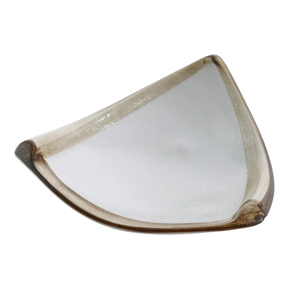 Yanco two-tone triangle dinner plate, stylish and durable, ideal for serving main courses, appetizers, or side dishes in restaurants and cafes.