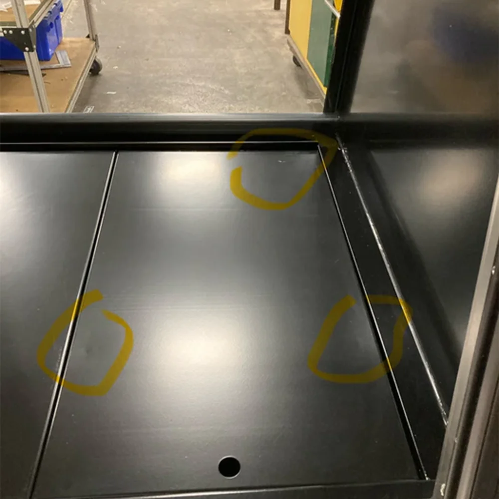 Used True TGM-DC-36-SC-SC-B-B 36 1/4" Curved Glass Black Dry Bakery Display Case, 3-Year Limited Warranty